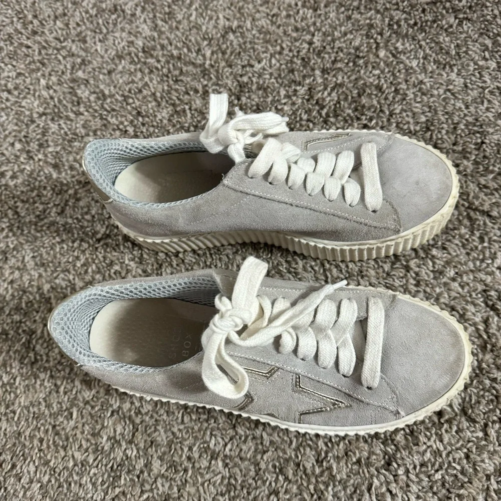 The Shoe Box Platform Tennis Shoes Size 6
